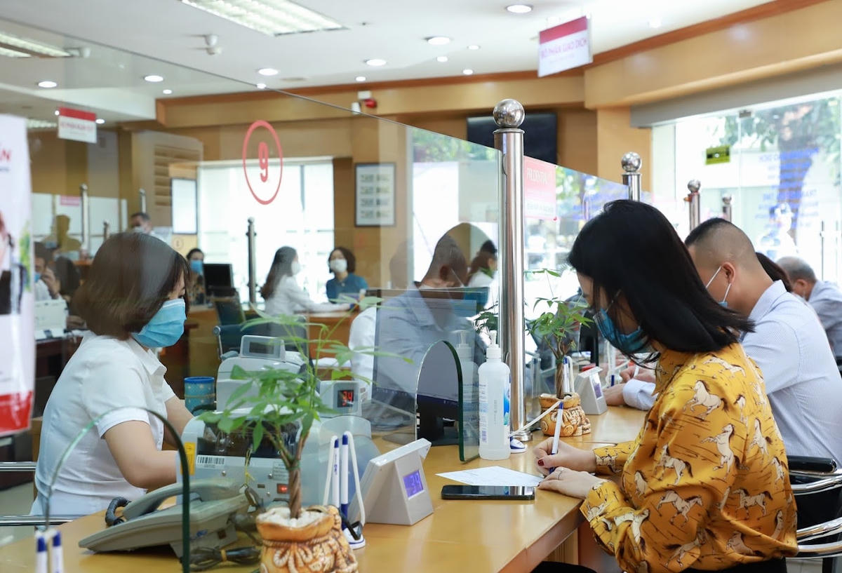 Lãi suất khó có thể giảm trong năm 2023. Ảnh: Quang Vinh.