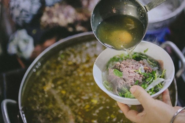 Đàn bà, đẹp hay không đẹp cũng đi ăn quà