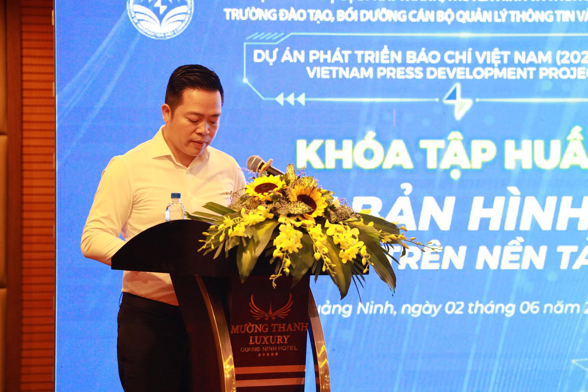 Tiến sĩ Đinh Đức Thiện, Hiệu trưởng Trường Đào tạo, Bồi dưỡng cán bộ quản lý Thông tin và Truyền thông phát biểu khai mạc khóa tập huấn.