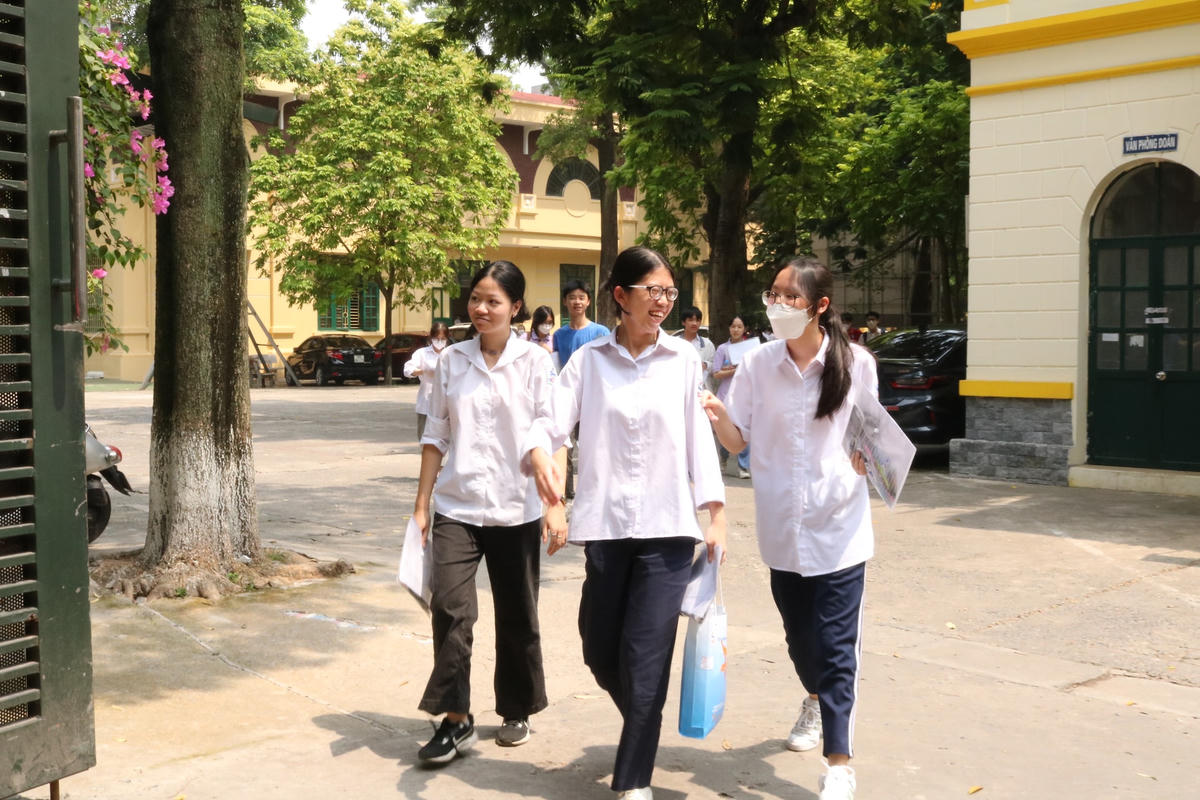 Ngày mai, 12/6, những thí sinh nguyện vọng thi vào Trường THPT chuyên Hà Nội - Amsterdam, Nguyễn Huệ hay lớp chuyên của Trường THPT Chu Văn An, Sơn Tây sẽ làm thêm bài thi môn chuyên.