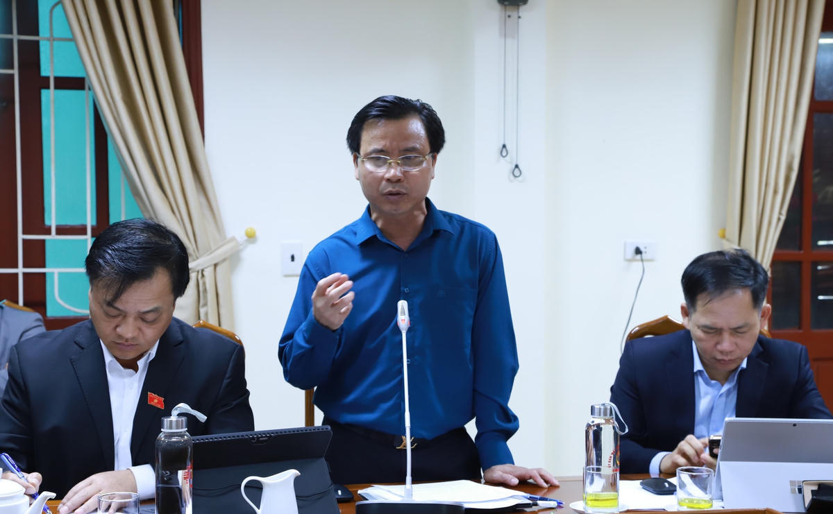 Giám đốc Sở TN&MT Hà Tĩnh Lê Ngọc Huấn làm rõ một số vấn đề vướng mắc về đất đai.