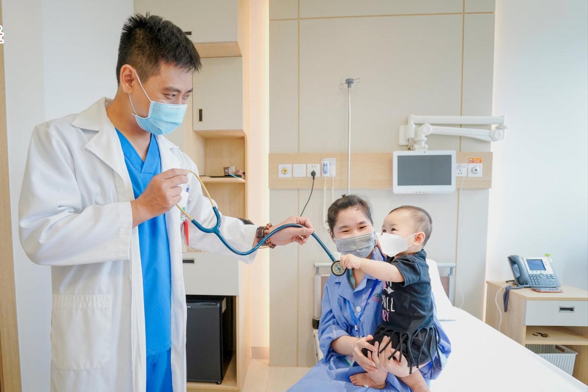 Khoa Nhi của Bệnh viện Hồng Ngọc đã tiếp nhận hơn 300 ca cúm A, số lượng tăng mạnh so với cùng kỳ năm ngoái. Ảnh: BVCC.