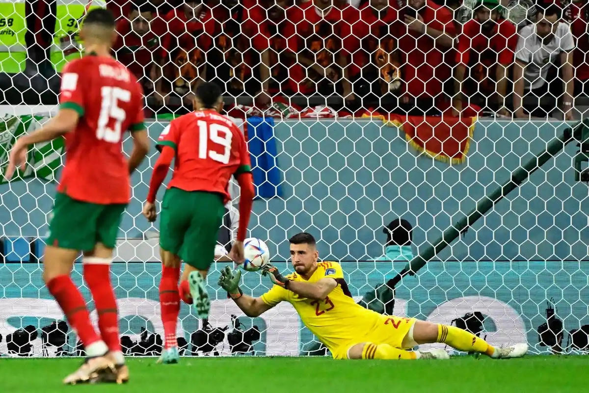 Morocco trong những pha phản công của mình cũng đã không ít lần khiến thủ thành Tây Ban Nha vất vả