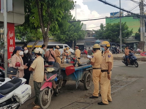 Đây là đợt tuần tra, xử phạt phương tiện vi phạm an toàn giao thông đối với các loại xe thô sơ, hai bánh, ba bánh trên địa bàn.