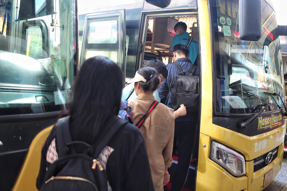Theo đánh giá của Công ty CP Bến xe Hà Nội, dịp nghỉ lễ này dài nên nhu cầu đi lại của nhân dân sẽ tăng mạnh, lưu lượng hành khách sẽ phân bố không đồng đều mà tập trung vào một số địa phương, đặc biệt những địa phương có điểm tham quan, du lịch.  
