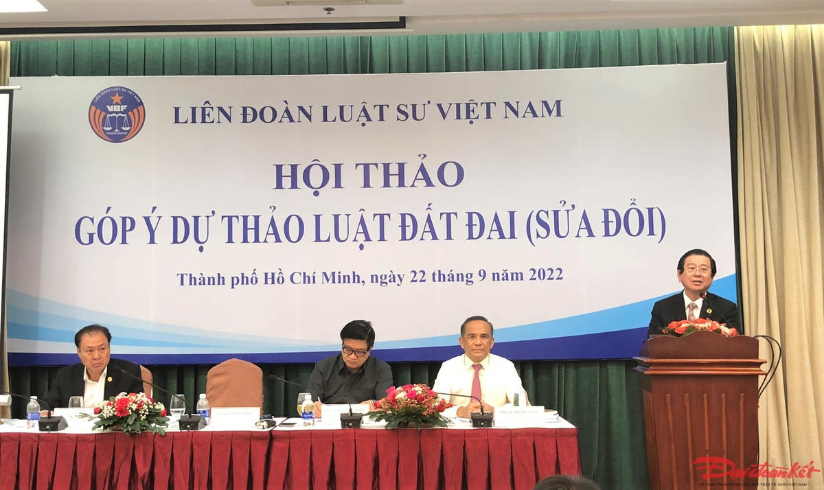 Luật sư Nguyễn Văn Hậu phát biểu đề dẫn hội thảo góp ý Dự thảo Luật Đất đai (sửa đổi).