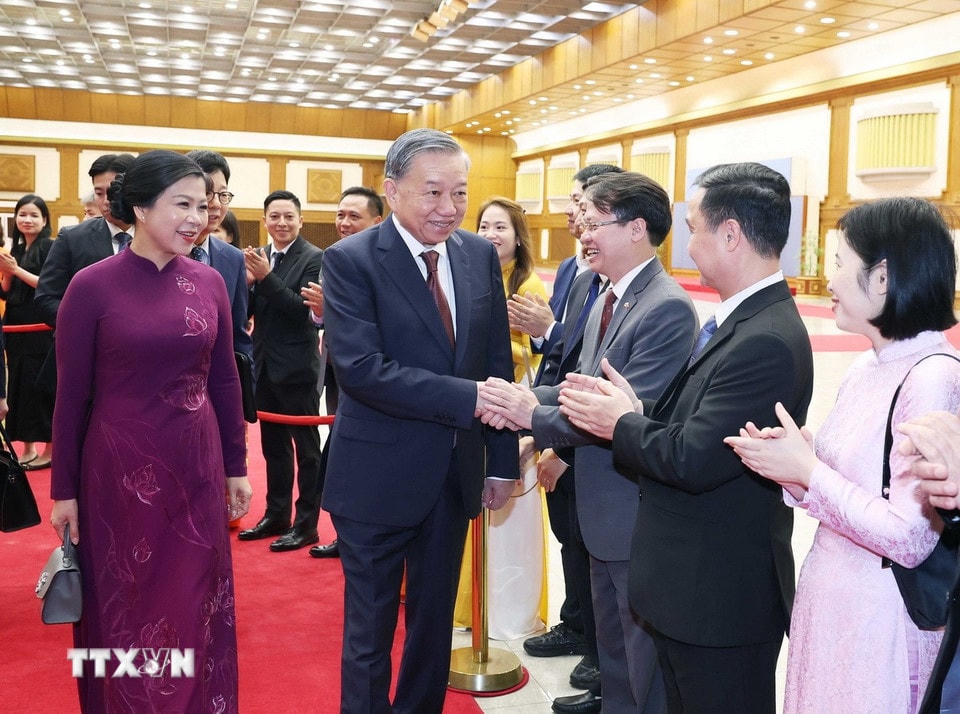 Lễ tiễn Tổng Bí thư Tô Lâm và Phu nhân tại sân bay quân sự Seongnam, thủ đô Seoul, Hàn Quốc. (Ảnh: Thống Nhất/TTXVN)