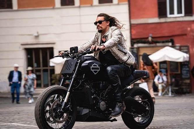 Tài tử Jason Momoa cưỡi chiếc Harley Davidson náo loạn đường phố trong "Fast X".