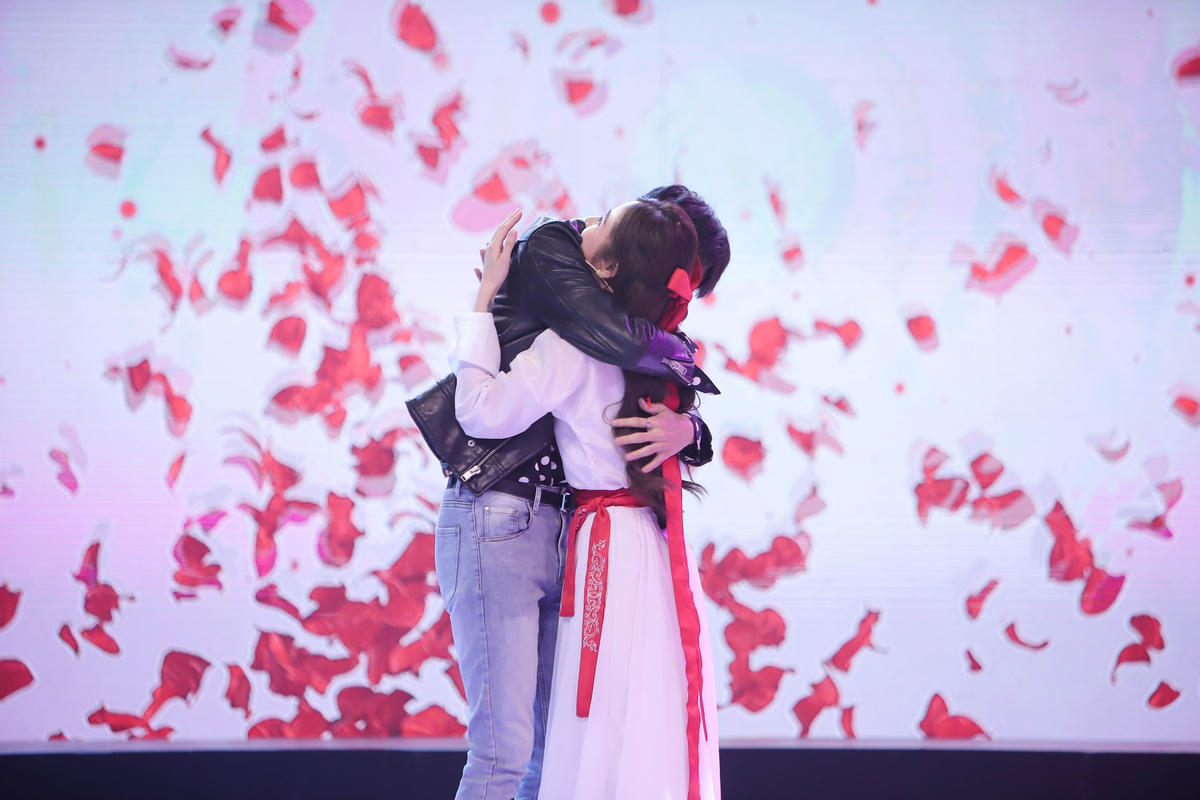 Giây phút khiến khán giả xúc động. Ảnh: Perfect Universe.