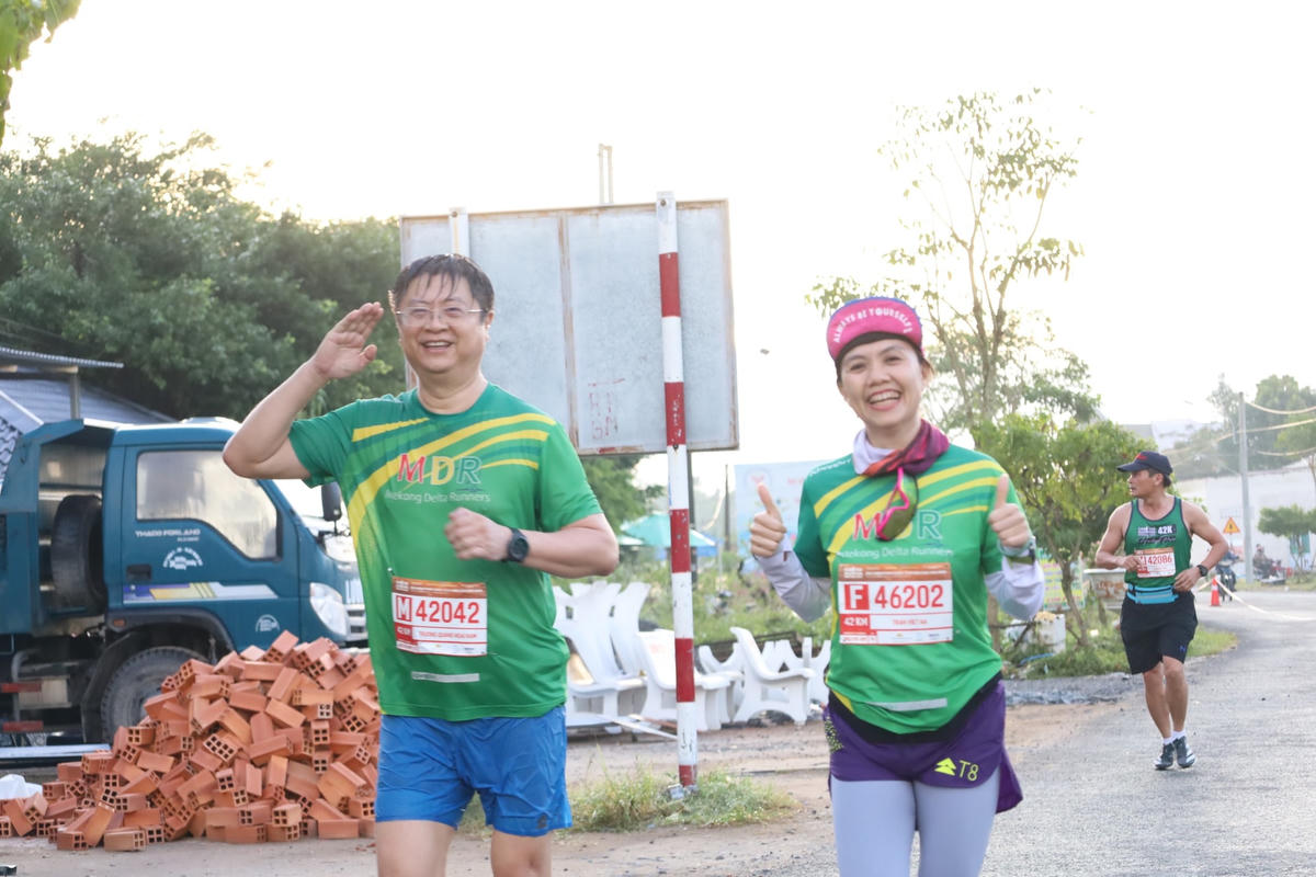 Ông Trương Quang Hoài Nam, Phó Trưởng ban Đối ngoại Trung ương tham giai giải ở cự ly 42km.
