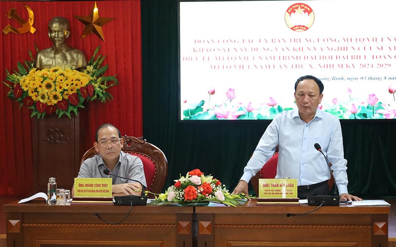 Phó Bí thư Thường trực Tỉnh ủy, Chủ tịch HĐND tỉnh Quảng Bình Trần Hải Châu phát biểu tại buổi làm việc.