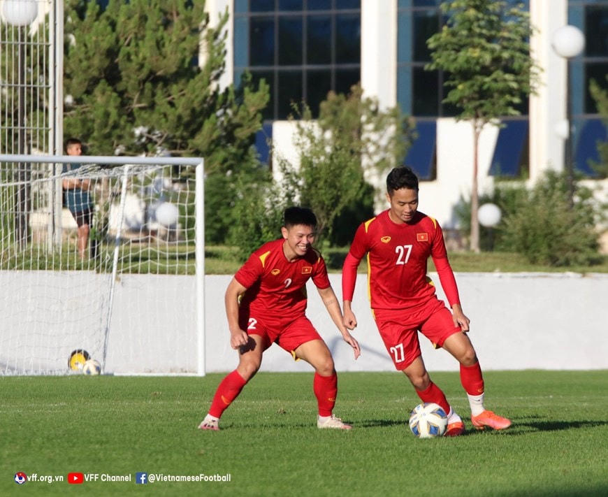 Văn Trường chia sẻ thêm, để chuẩn bị cho trận đấu gặp U23 Hàn Quốc, các cầu thủ đã thường xuyên xem lại video các trận đấu của đội bóng xứ kim chi trong các bữa ăn, từ đó cũng dần định hình rõ hơn về lối chơi của đội bóng này.
