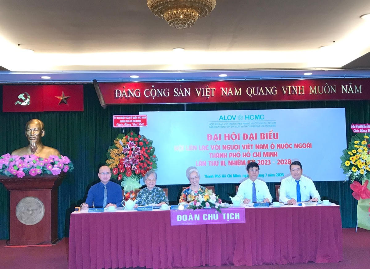 Các vị lãnh đạo ALOV HCM chủ trì đại hội.