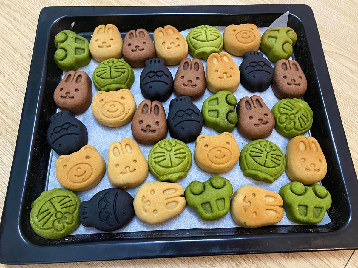 Chỉ còn gần 1 tuần nữa là đến Tết Trung thu 2023, sức tiêu thụ của bánh Trung thu handmade tăng đáng kể. Mẫu mã đa dạng, bắt mắt khiến cho khách hàng ngày càng thích thú hơn với bánh Trung thu handmade. 