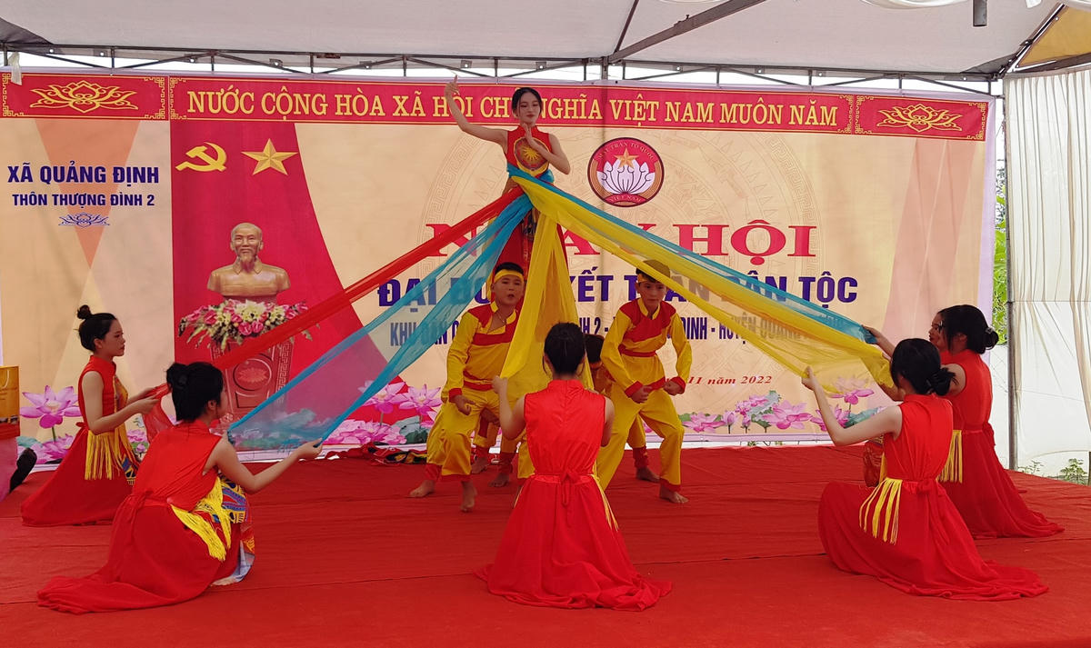Các tiết mục văn nghệ "cây nhà lá vườn" được bà con Thượng Đình 2 chuẩn bị công phu và đặc sắc.
