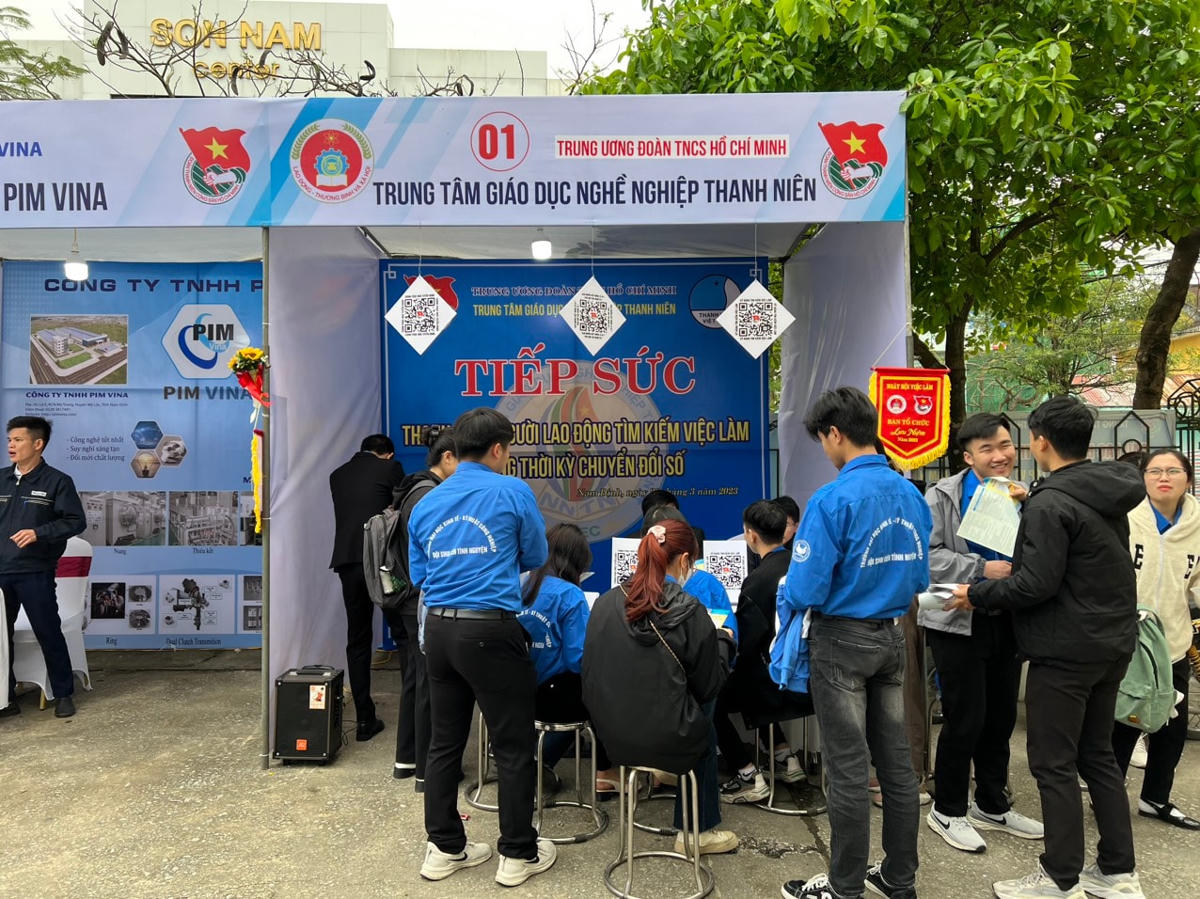 Tại Ngày hội có 31 đơn vị tham gia tư vấn, tuyển dụng việc làm. 