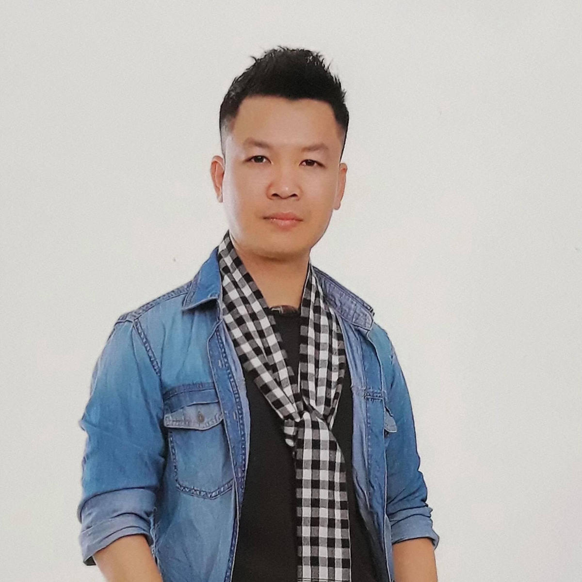 Họa sĩ Nguyễn Minh.  