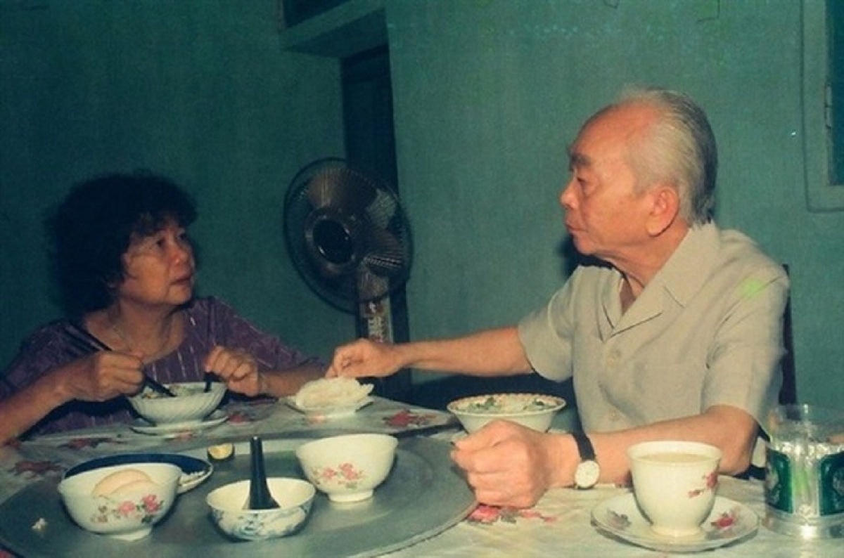 Bữa cơm của vợ chồng Đại tướng. Ảnh: Trần Hồng.