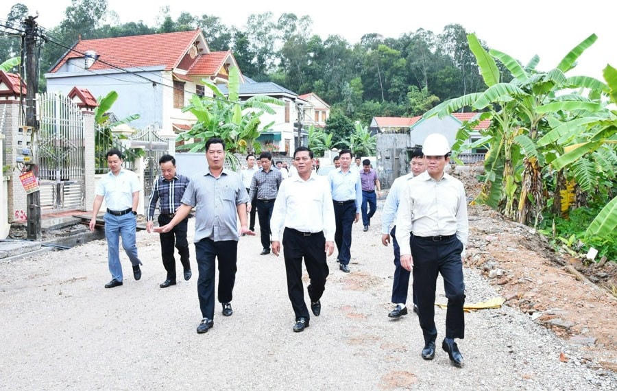 Lãnh đạo TP Hải Phòng kiểm tra xây dựng NTM kiểu mẫu xã Hoà Bình, huyện Thuỷ Nguyên.