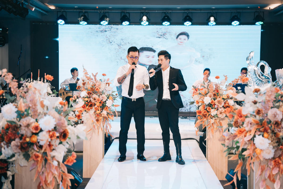 Vũ Duy Khánh hạnh phúc ngọt ngào bên vợ kém 10 tuổi