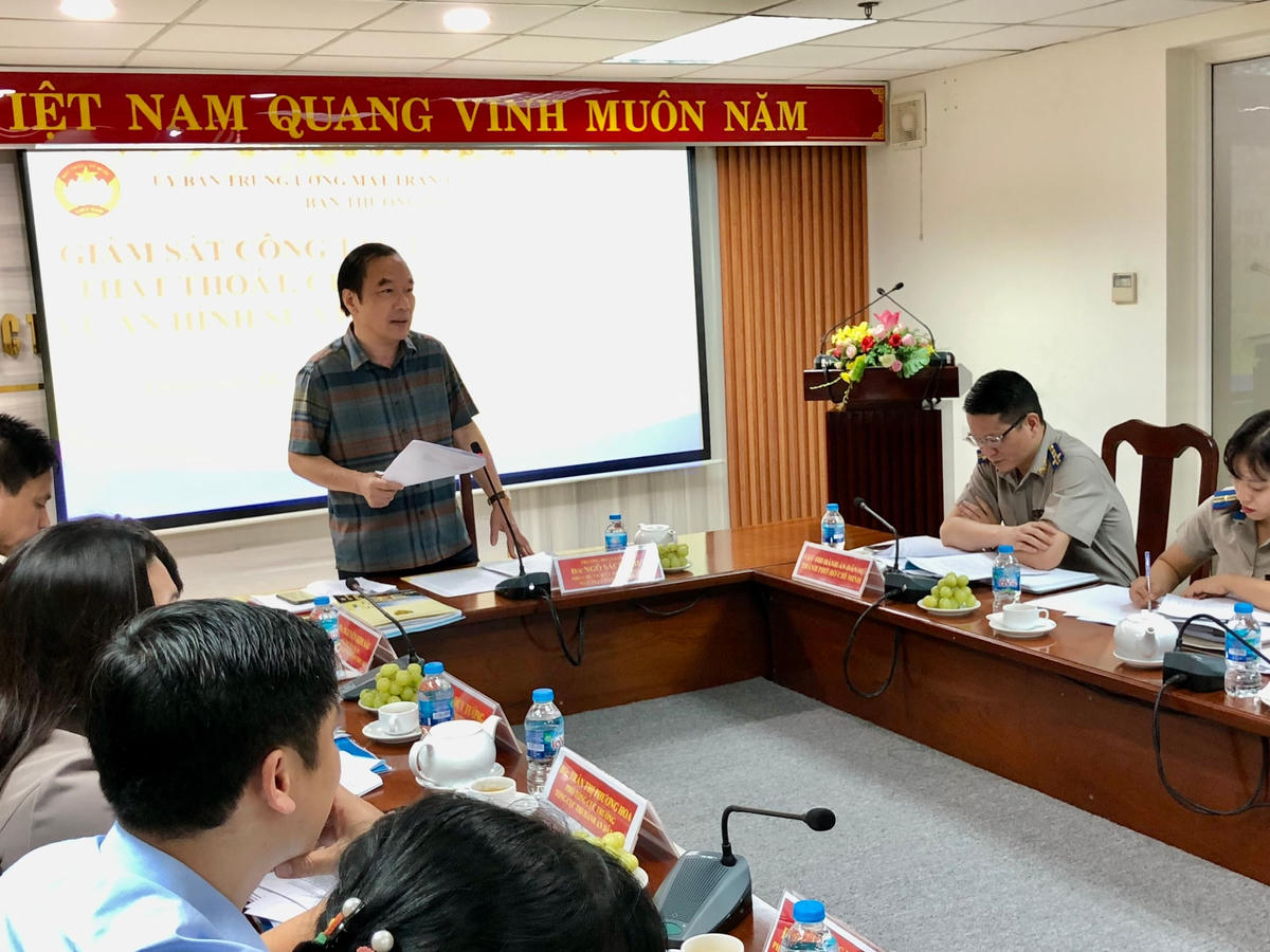 Phó Chủ tịch Ủy ban Trung ương MTTQ Việt Nam Ngô Sách Thực chủ trì buổi giám sát. (Ảnh: Hồng Phúc).