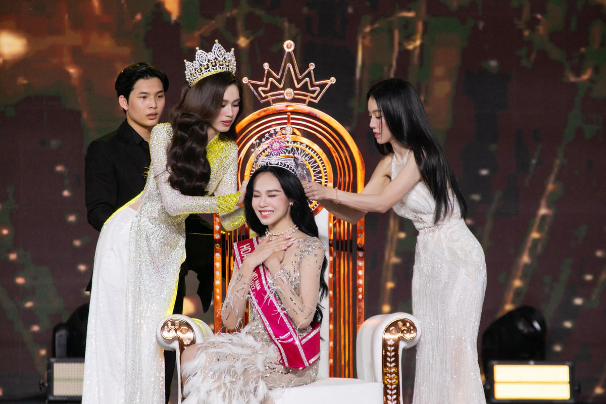 Bằng sự nỗ lực trong suốt quá trình dự thi, Thanh Thủy vượt qua 34 thí sinh trong đêm chung kết Hoa hậu Việt Nam 2022. 