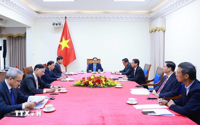 ttxvn-thu-tuong-pham-minh-chinh-dien-dam-voi-thu-tuong-singapore-3.jpg