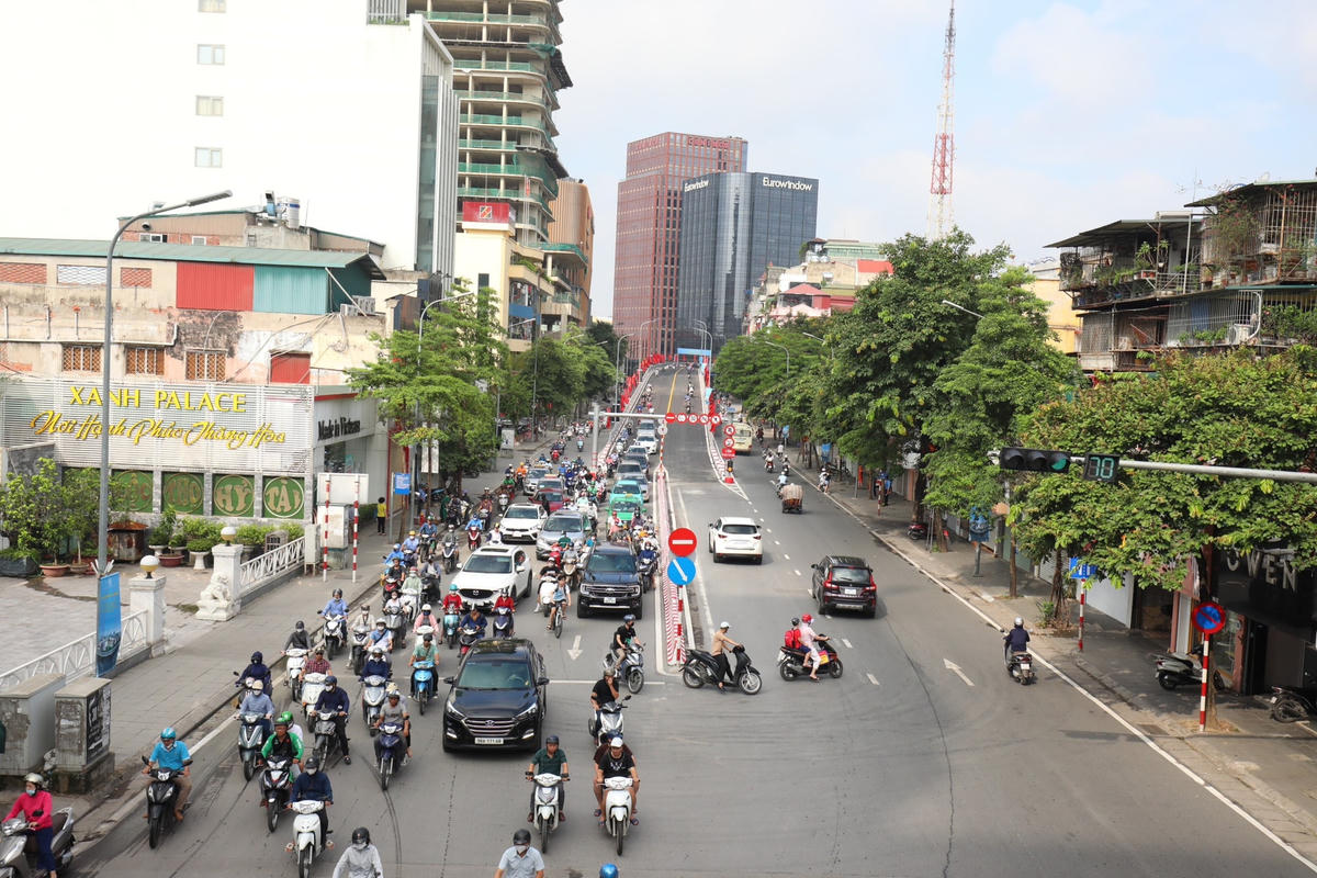 Sở GTVT TP Hà Nội có trách nhiệm tổ chức thực hiện kiểm tra tiếp nhận bàn giao để thực hiện tổ chức giao thông, quản lý, duy tu, duy trì hạng mục đường trên cao; phối hợp với Công an TP, UBND quận Đống Đa, theo dõi tình hình giao thông trên các tuyến đường, nút giao trong khu vực ảnh hưởng sau khi công trình thông xe.