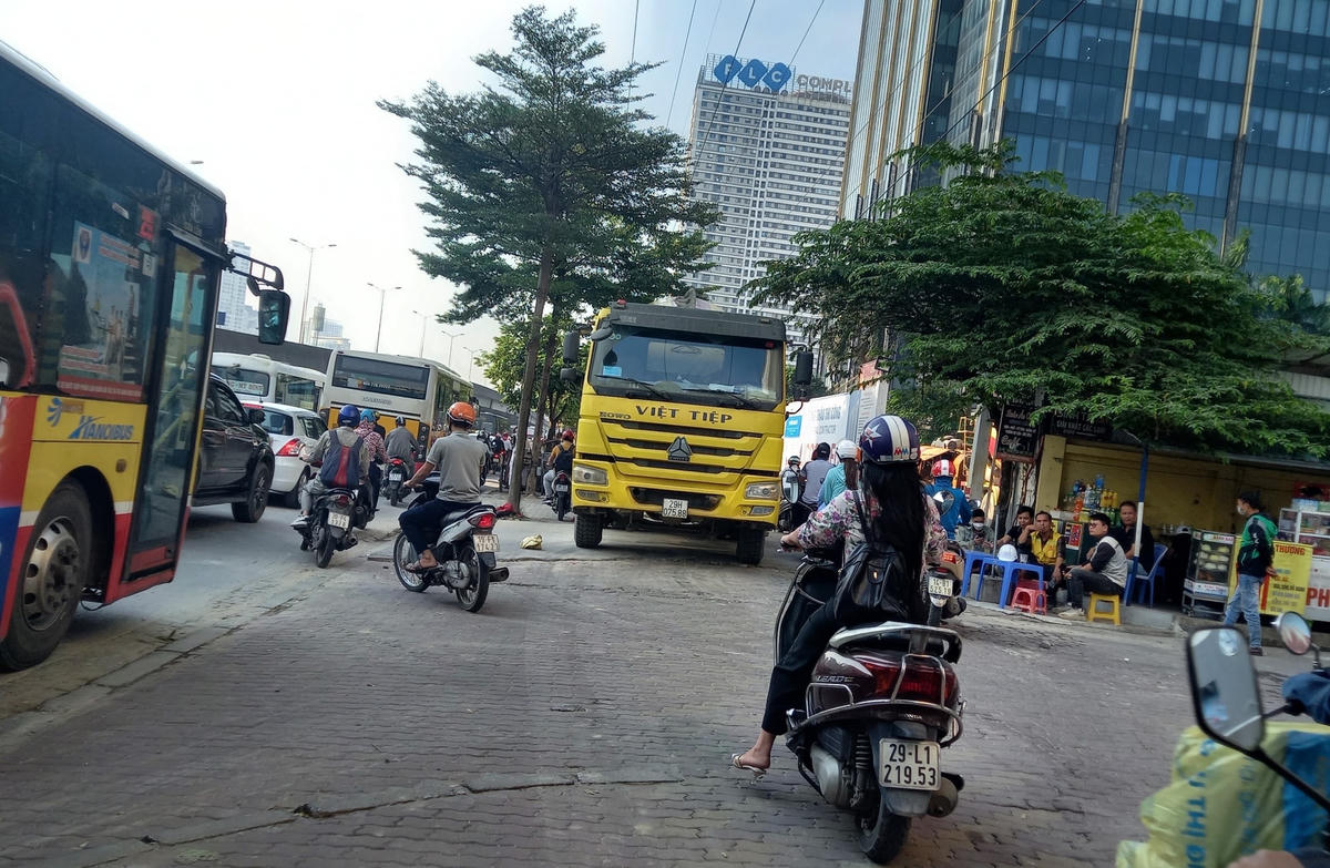 Hà Nội: Bị phạt nhiều lần, xe bồn bê tông Việt Tiệp vẫn tiếp tục hoạt động trong giờ cấm
