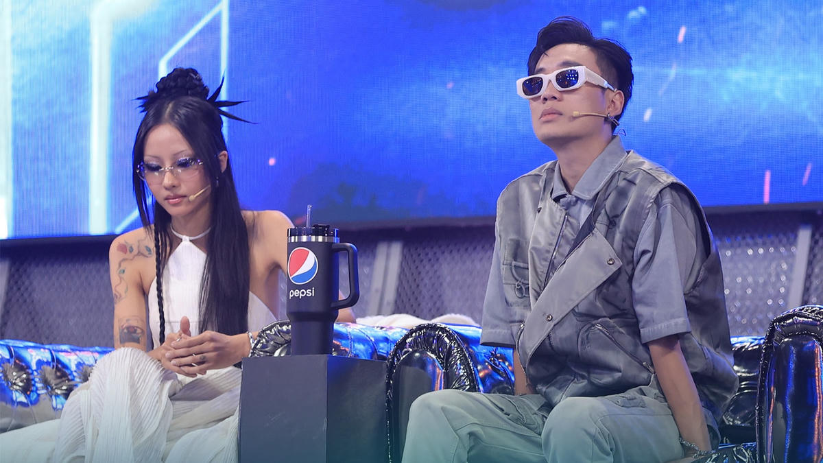 Phần trình diễn của nam thí sinh khiến Ban giám khảo nghẹn lời, bật khóc. 