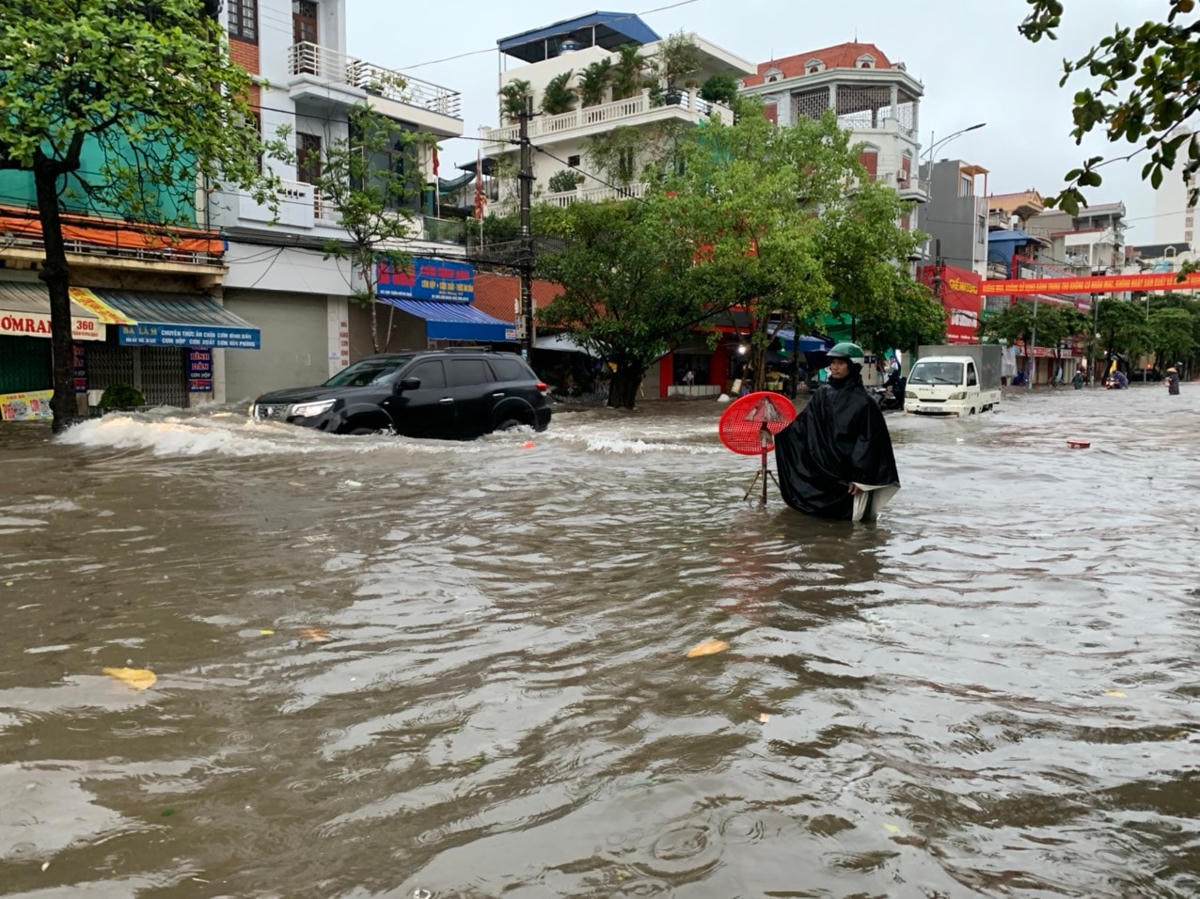Nam Định: Đô thị ngập lụt, nông thôn lúa đổ, ngập cả chục nghìn ha sau mưa lớn kéo dài