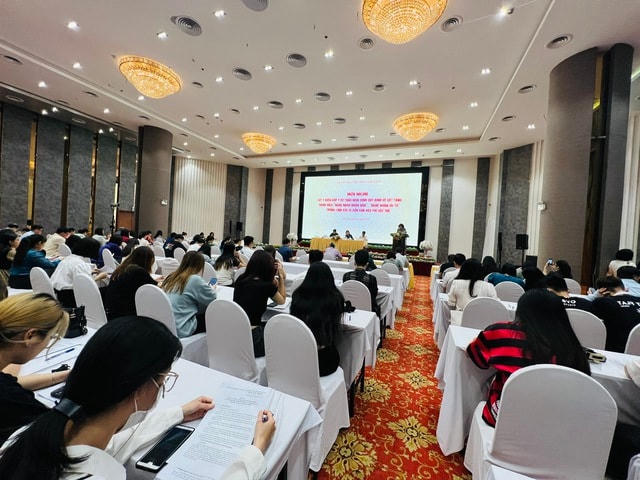 Quang cảnh hội nghị lấy ý kiến góp ý dự thảo Nghị định quy định về xét tặng danh hiệu nghệ nhân nhân dân.