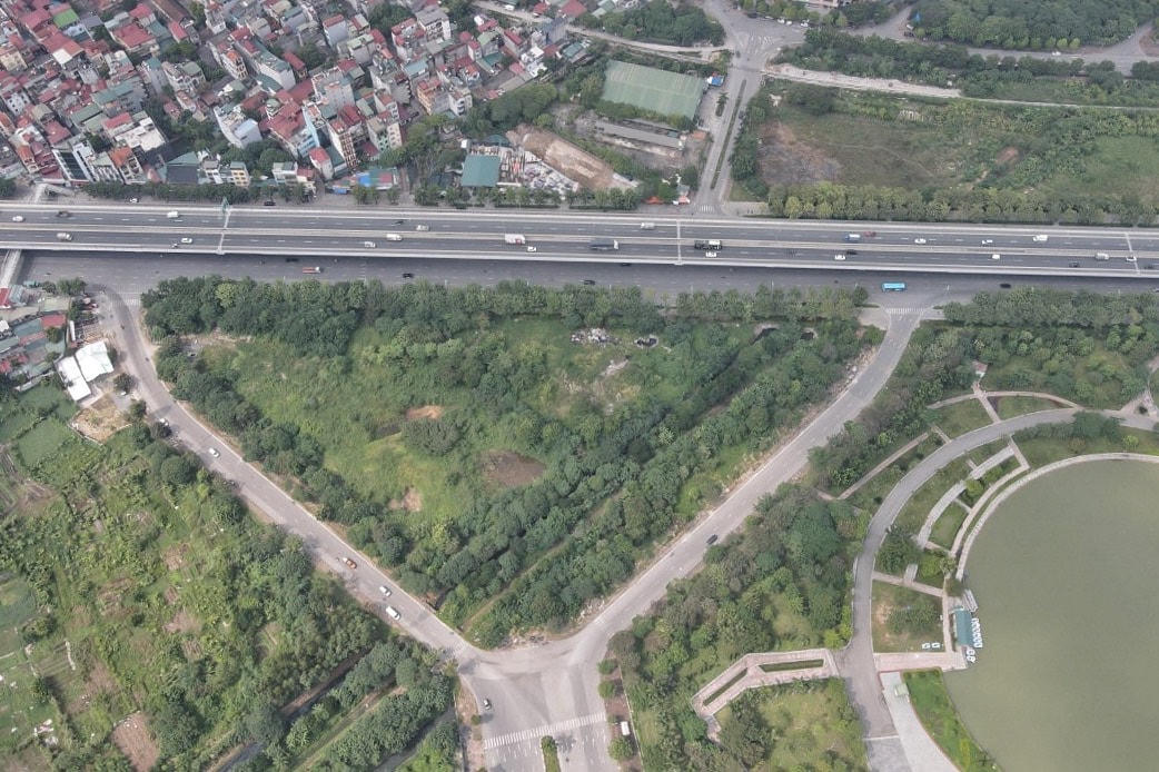 Hiện, dự án đầu tư xây dựng cầu cạn đoạn Mai Dịch - Nam Thăng Long và Dự án mở rộng đường Vành đai 3 dưới thấp đoạn từ Mai Dịch đến Cầu Thăng Long đã hoàn thành và đưa vào khai thác.