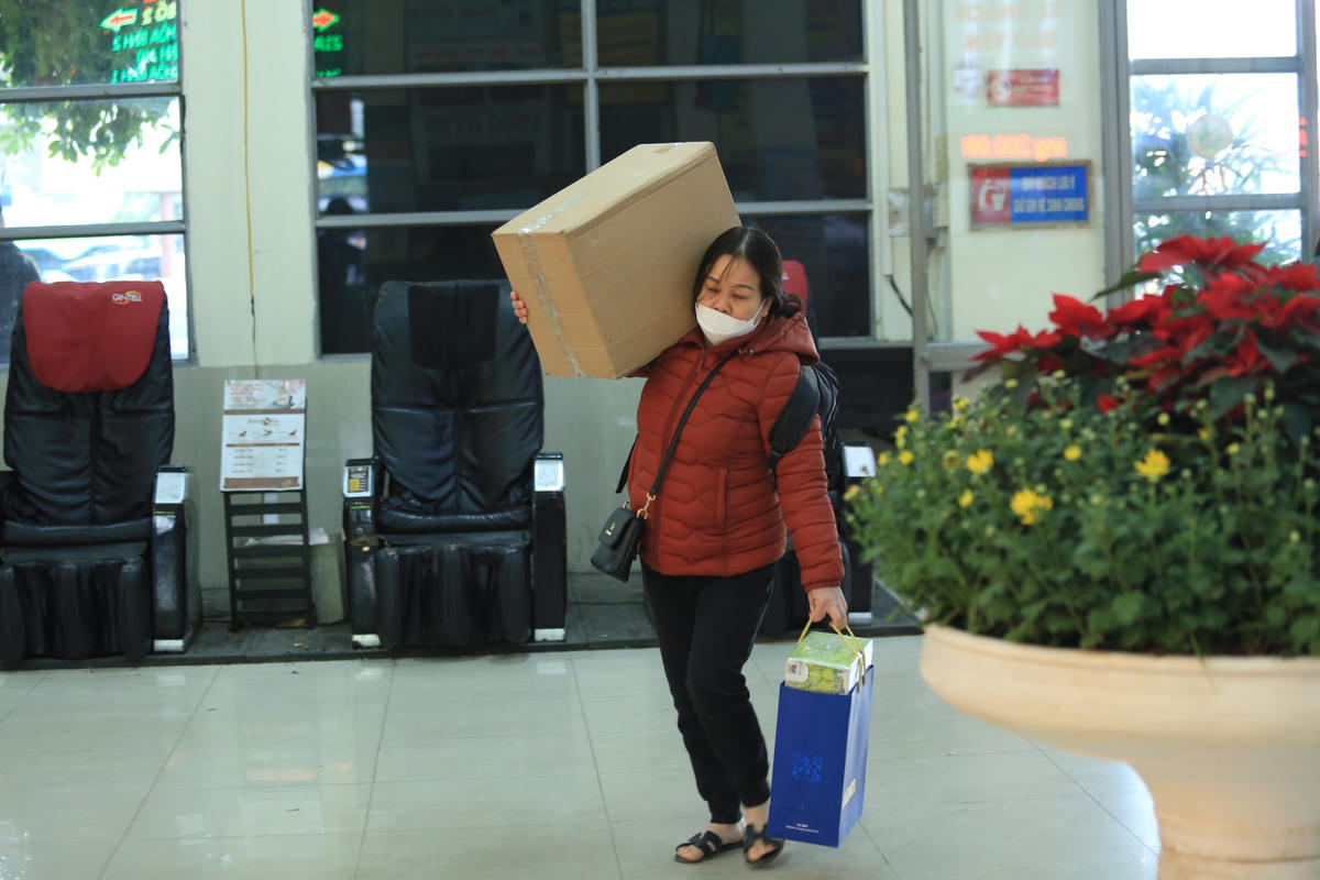 Ông Lý Trường Sơn, Giám đốc bến xe Mỹ Đình cho biết: “Đơn vị đã xây dựng kế hoạch chuẩn bị tốt phương tiện về cả chất lượng và số lượng. 100% cán bộ, người lao động của bến ứng trực trong những ngày cao điểm, đảm bảo người dân lên xe, về quê được thuận lợi nhất”.