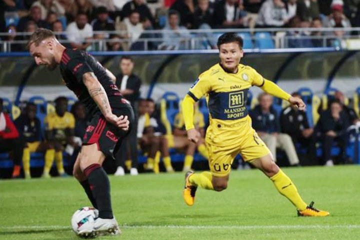 Trận đấu trước, Quang Hải đã ghi bàn cho Pau FC..