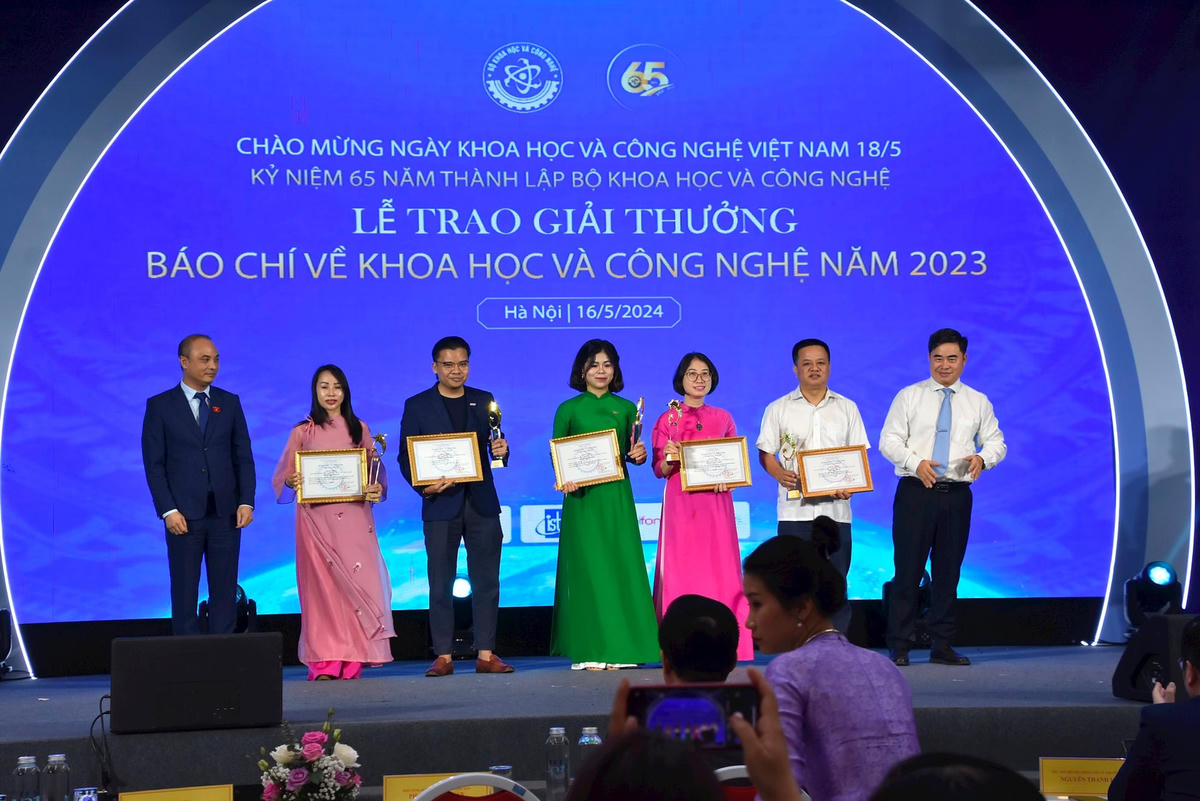 Lễ trao giải báo chí về khoa học, công nghệ năm 2023. Ảnh: Hoàng Chiến