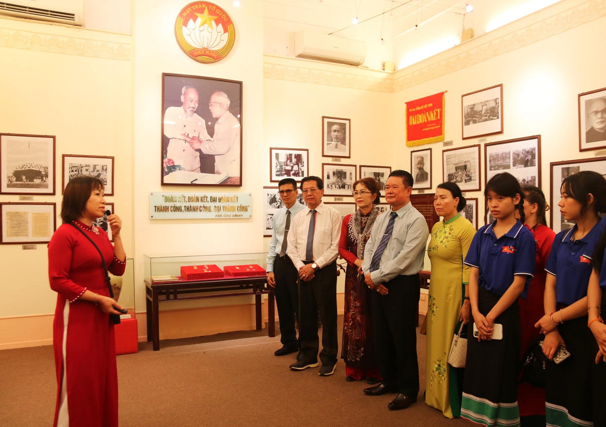 Mỗi học sinh là hạt nhân kết nối tình hữu nghị hai nước Việt Nam - Lào