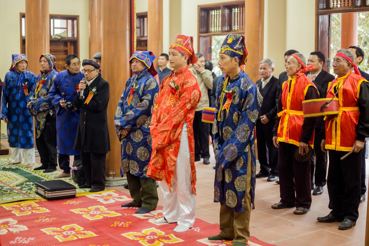 Cứ vào dịp Tết Nguyên đán hàng năm, phường Quảng Long (thị xã Ba Đồn, Quảng Bình) lại tổ chức lễ hội Khai hạ đầu xuân. Đây là một lễ hội có truyền thống từ lâu đời, thể hiện tín ngưỡng cầu may dịp đầu xuân năm mới. Theo các bô lão trong làng, lễ hội đã có truyền thống lâu đời và cũng là một nét đẹp văn hoá của người dân địa phương. Lễ hội thường được tổ chức vào ngày 7 tháng Giêng âm lịch hằng năm với mục đích cầu cho Quốc thái dân an, mưa thuận gió hòa, mùa màng bội thu… 