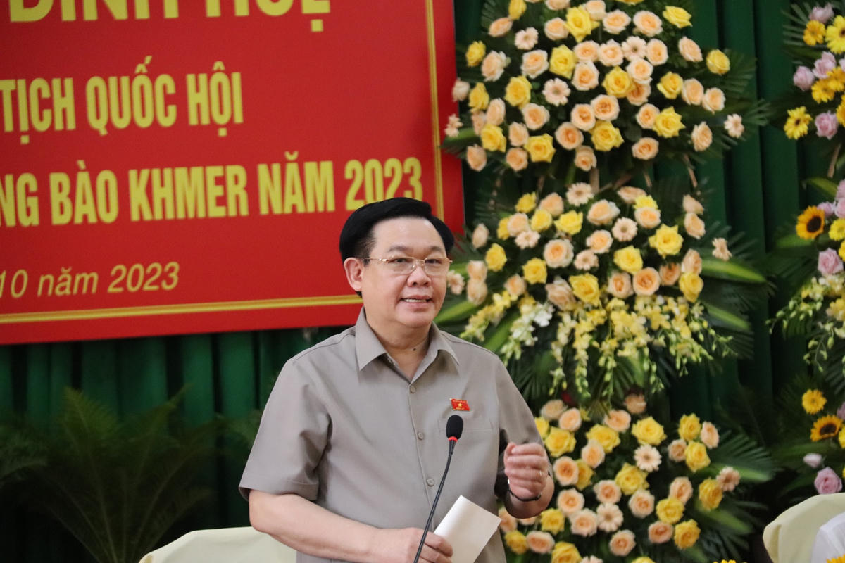 Chủ tịch Quốc hội Vương Đình Huệ phát biểu.