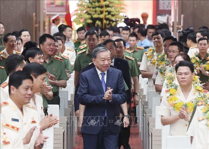 Tổng Bí thư Tô Lâm: Thi đua vì an ninh Tổ quốc có ở từng người, từ trong suy nghĩ, hành động và mọi công việc hằng ngày- Ảnh 1.