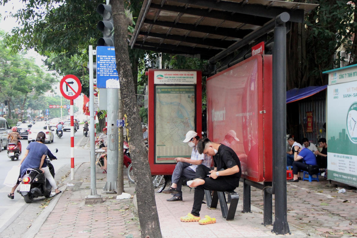 Theo đó, hệ thống nhà chờ được đầu tư xây dựng theo hướng hiện đại, đạt tiêu chuẩn châu Âu, đáp ứng yêu cầu về mỹ quan đô thị. Qua đó khắc phục được các tồn tại, hạn chế trong đầu tư và đáp ứng nhu cầu của người dân khi sử dụng dịch vụ giao thông công cộng.