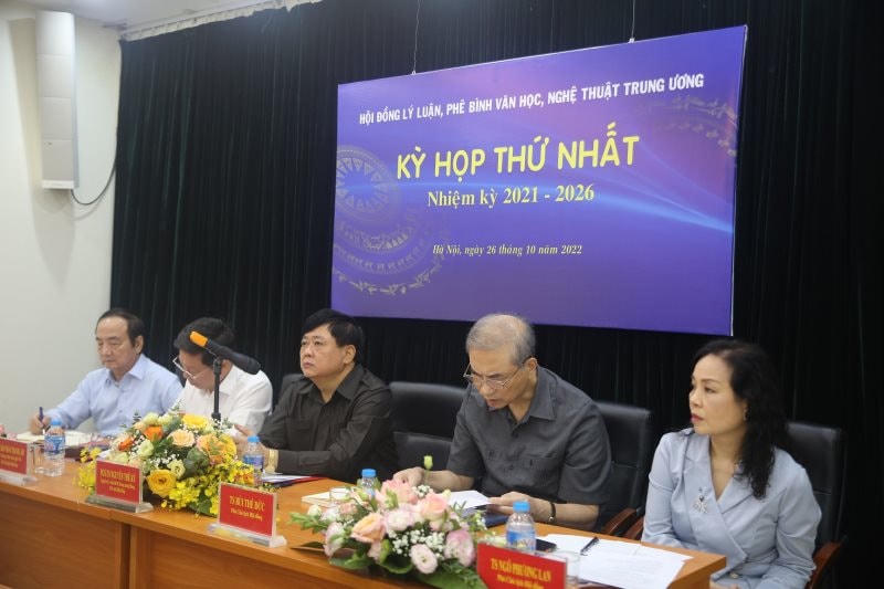 anh-bai-duoi(2).jpg
