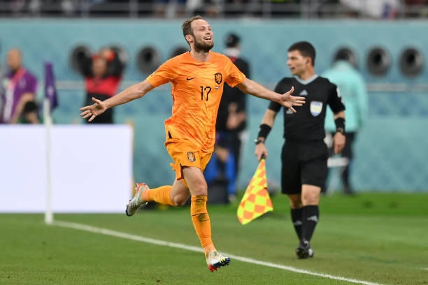 Daley Blind vui mừng với bàn nâng tỉ số lên 2-0.