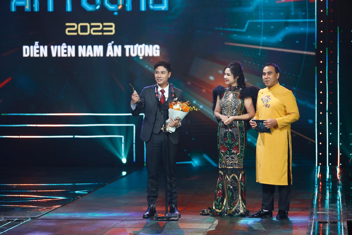Giải thưởng Nam diễn viên ấn tượng gọi tên Thanh Sơn. 