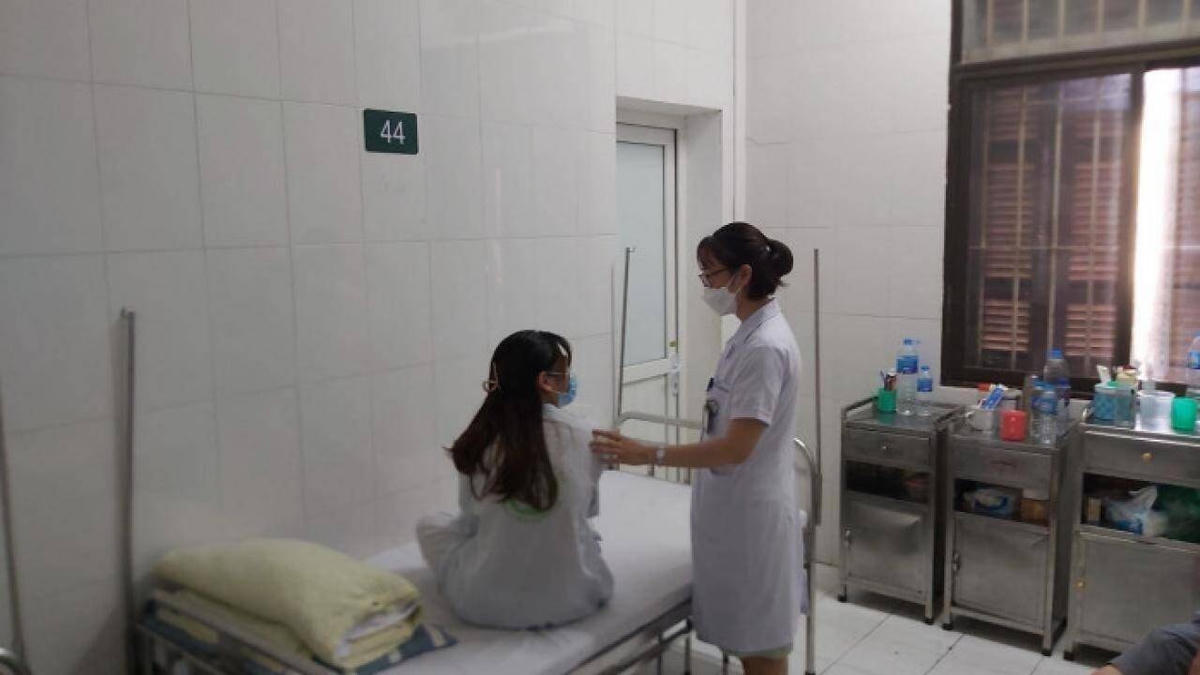 Thăm khám bệnh nhân trầm cảm sau sinh tại Viện Sức khỏe tâm thần (Bệnh viện Bạch Mai). Ảnh: BVCC.