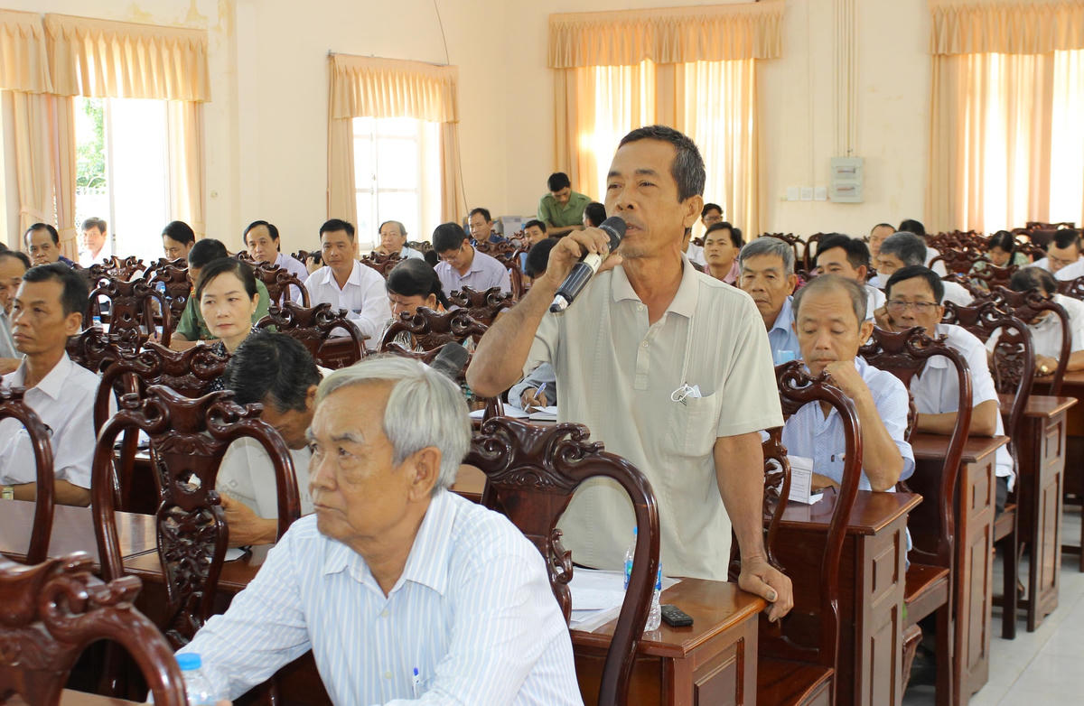 Cử tri huyện Long Mỹ phản ánh những bức xúc tới đoàn đại biểu quốc hội tỉnh Hậu Giang.