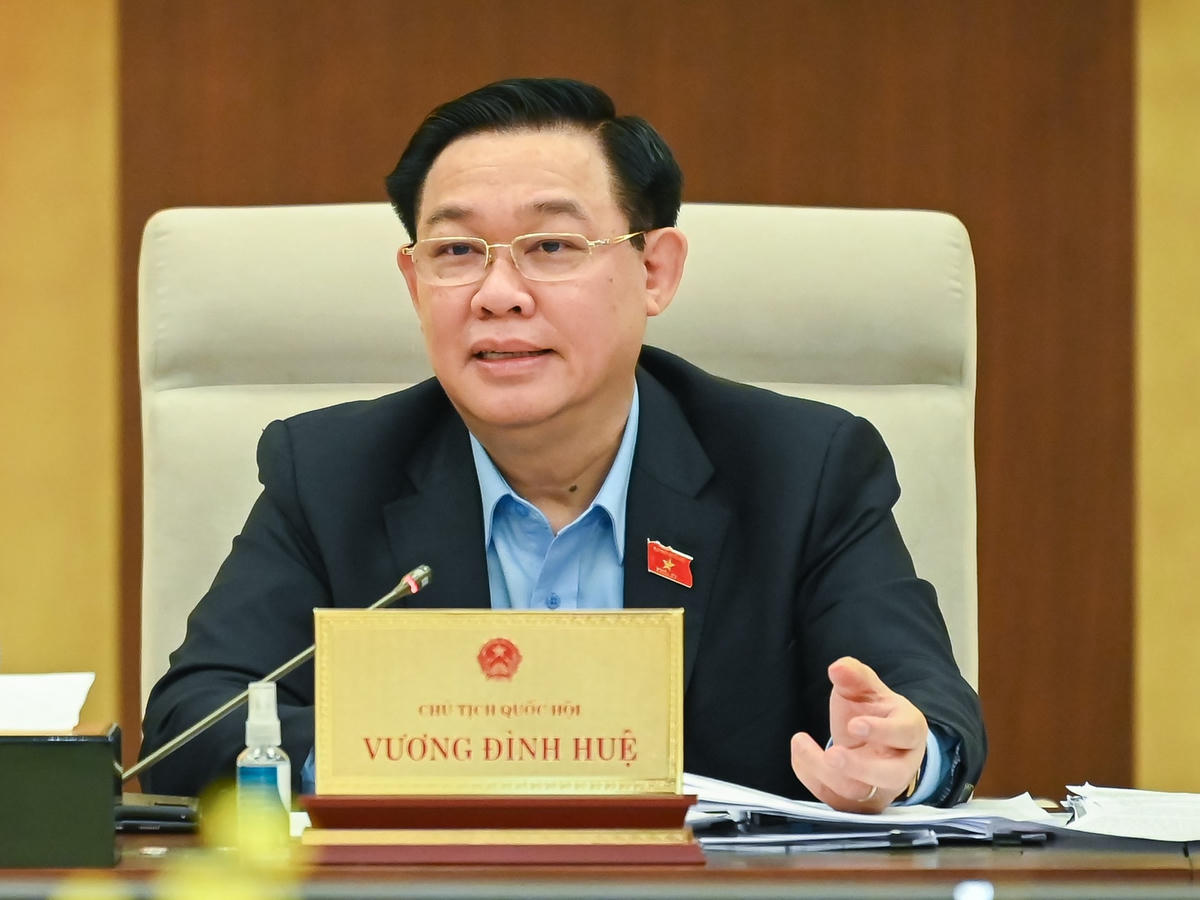 Tạo cú hích cho hai đầu tàu kinh tế