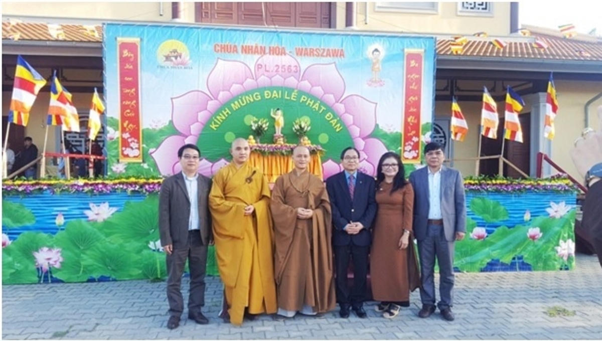 Cộng đồng người Việt tại Ba Lan tổ chức đại lễ Phật đản tại chùa Nhân Hòa.