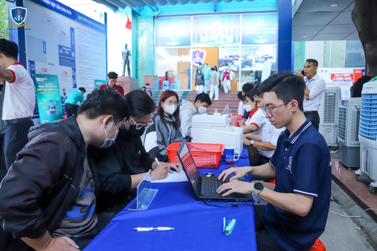 Thí sinh trúng tuyển nhập học đợt 1 năm 2023.
