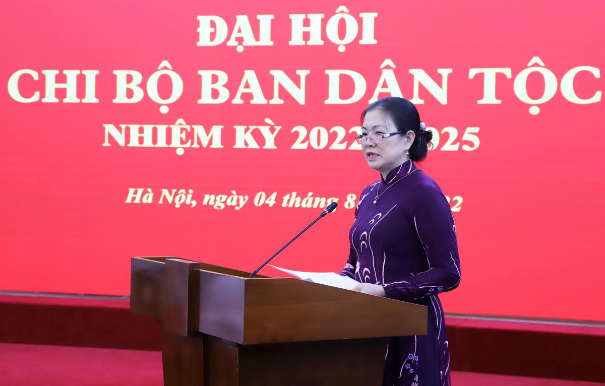 Phó Bí thư Đảng ủy, Phó Chủ tịch Trương Thị Ngọc Ánh phát biểu tại Đại hội.